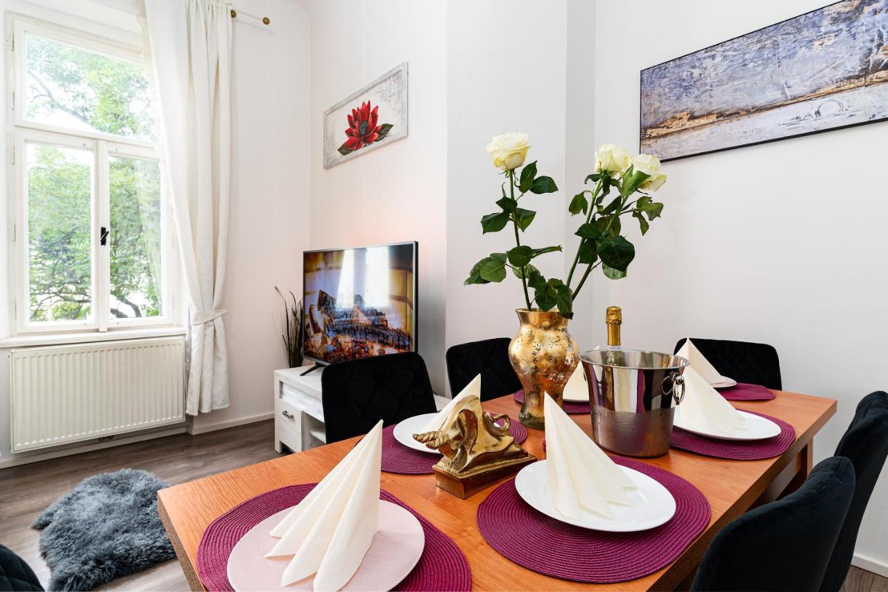 Emperors Elegance Suite Прага Экстерьер фото